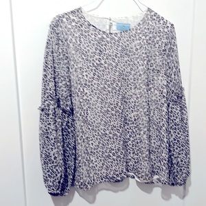CeCe XL Gently Worn Gray Print Leopard Top